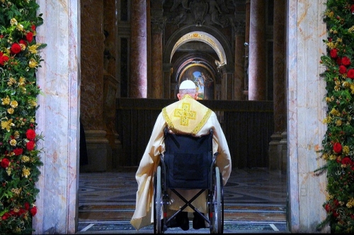 Papa Francesco apre la Porta Santa: inizio del Giu...