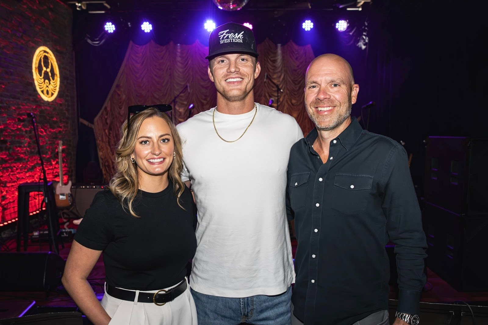 Parker McCollum rinnova l’accordo globale di pub...